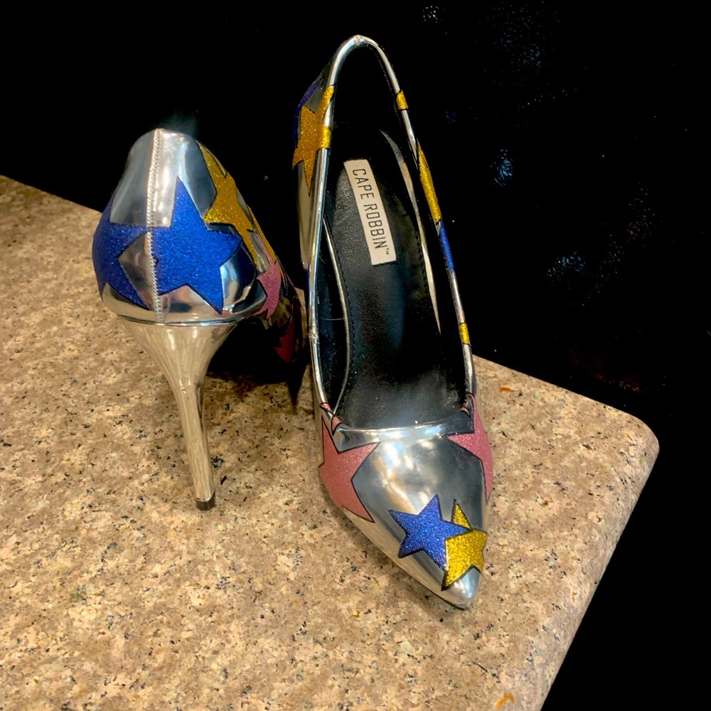 Size 6 star heels cape Robbin